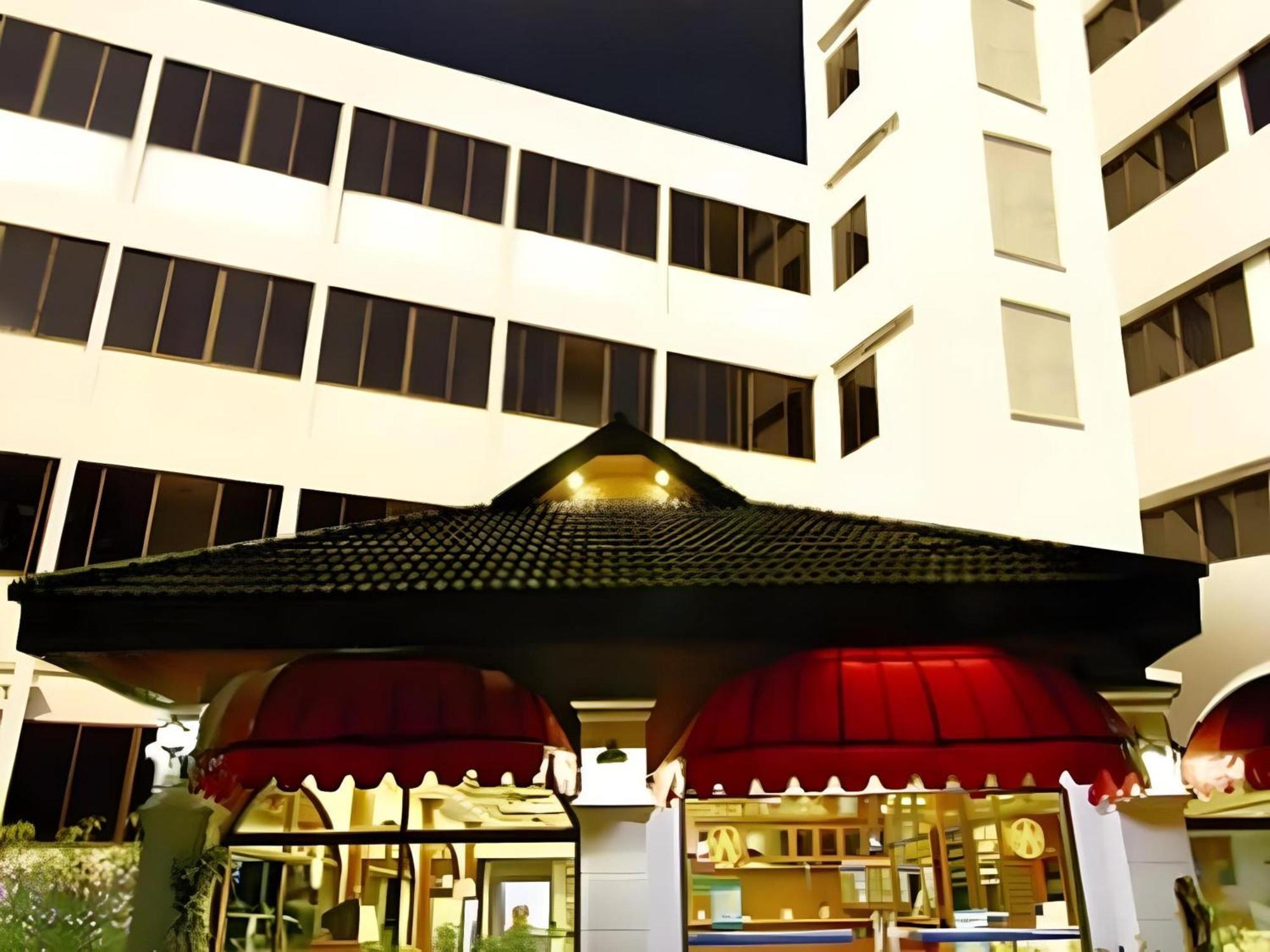 Oyo 1096胜利者酒店|员工已接种疫苗 清邁 外观 照片